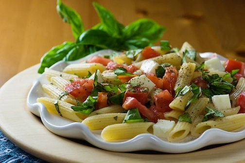 Penne Caprese cold pasta – CCH te lo Lleva